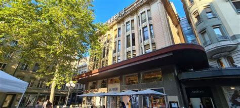 Bongénie shops, restaurants and cafés in Lausanne .